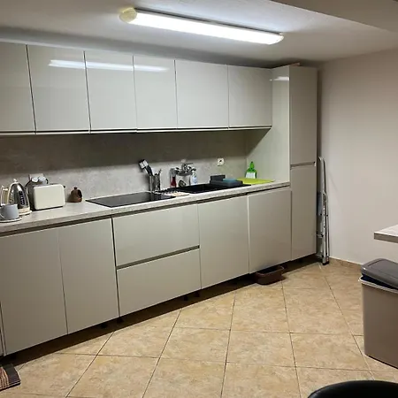 Tunley فيلة Medovo